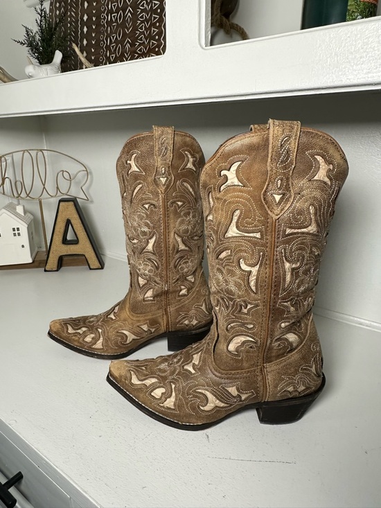 Laredo Shoes - **SOLD**Laredo Womens 6.5 Western Cowboy Boots Tan Beige Embroidered Snip Toe
